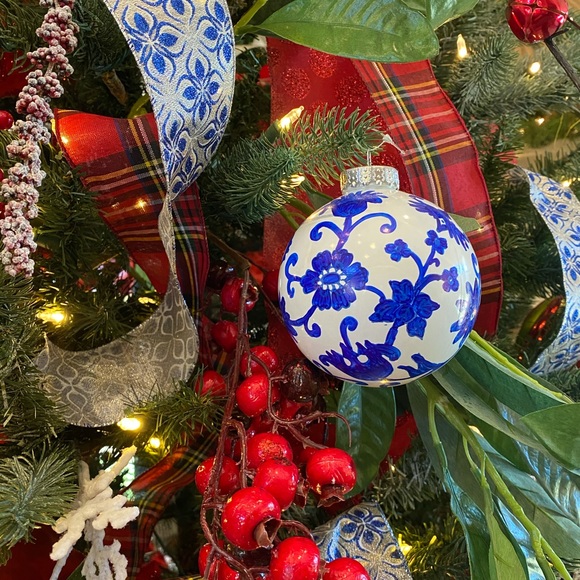 Handpainted Chinoiserie Christmas Ornament Set - Picture 5 of 7